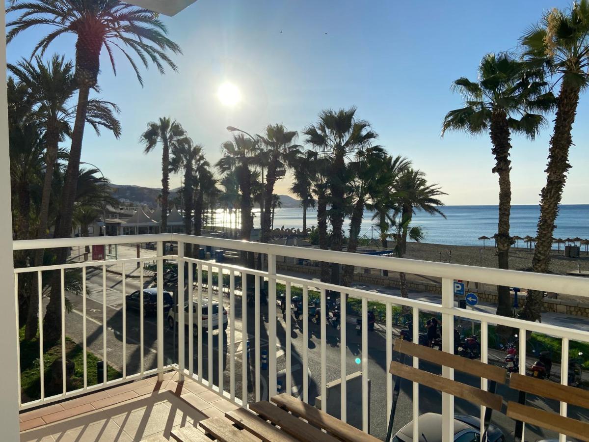 Malagueta Beach Front Mediterranean Apartment มาลากา ภายนอก รูปภาพ