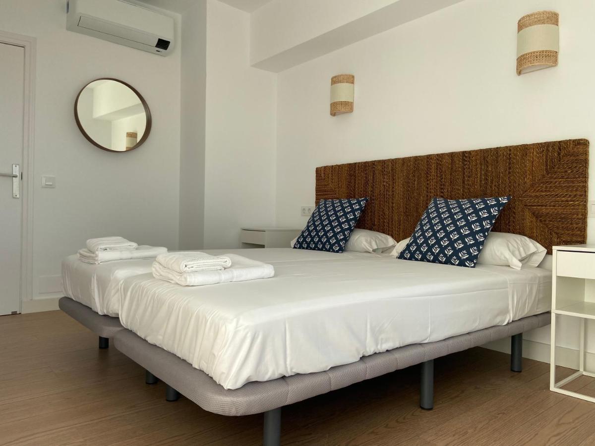Malagueta Beach Front Mediterranean Apartment มาลากา ภายนอก รูปภาพ